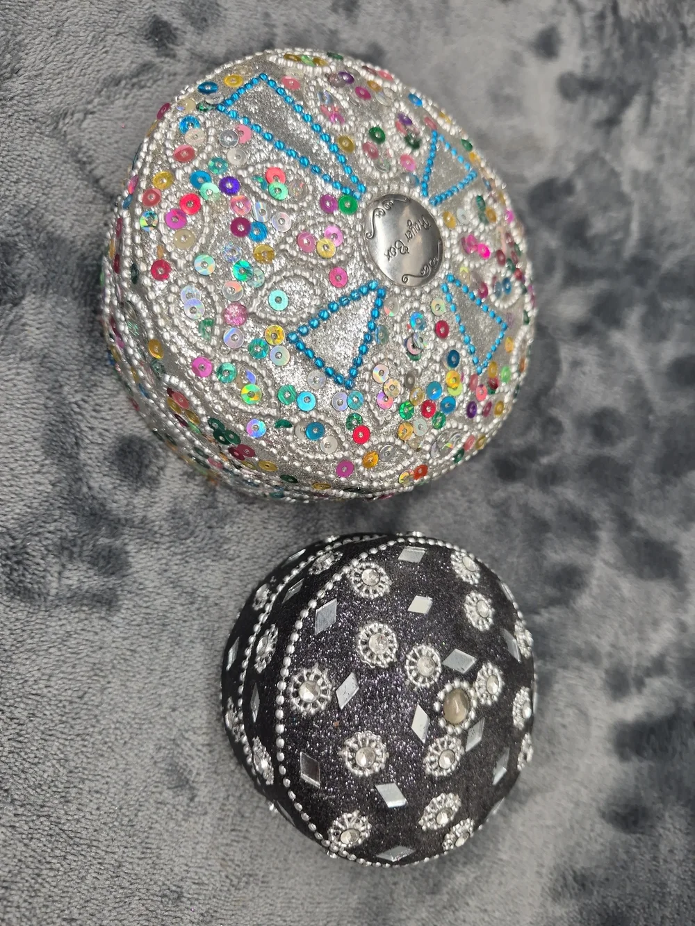 Vintage Style Beaded Nesting Metal Trinket Jewelry Boxes Black Multicolor  2 Pcs